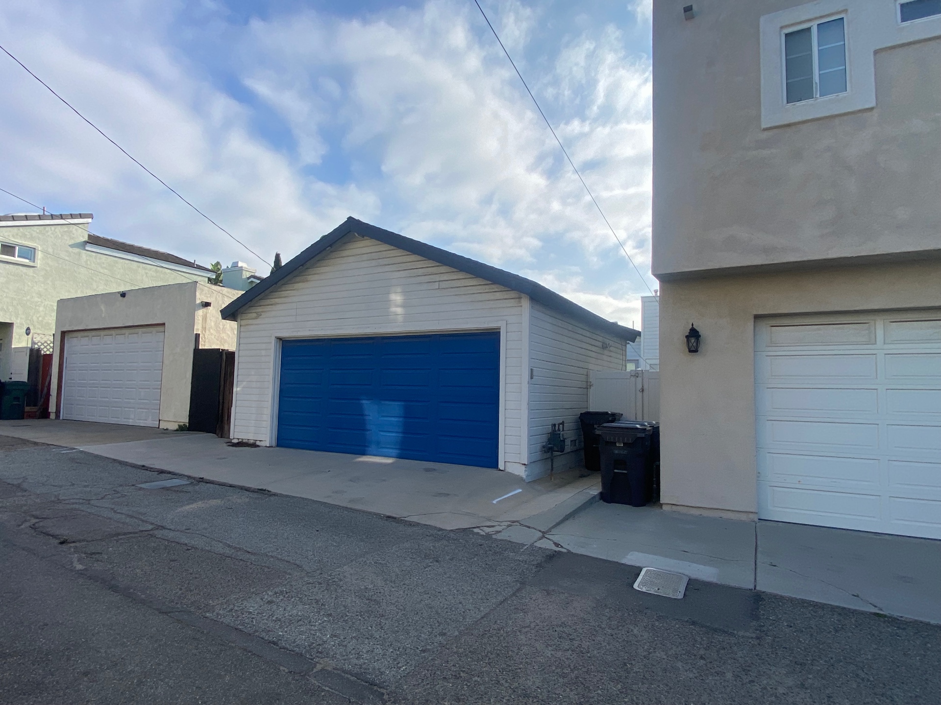 Original detached garage in Huntington Beach before the ADU was built above it
